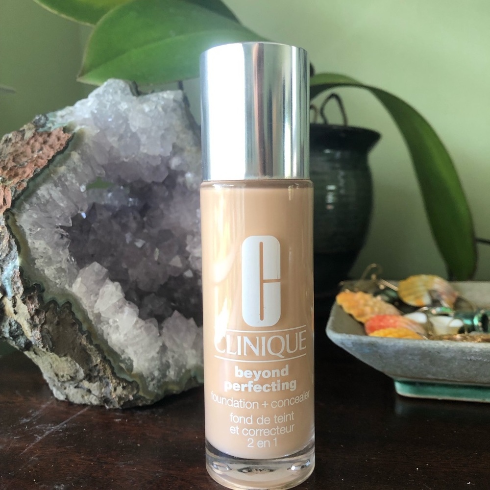 BEYOND PERFECTING Foundation BUTTERMILK